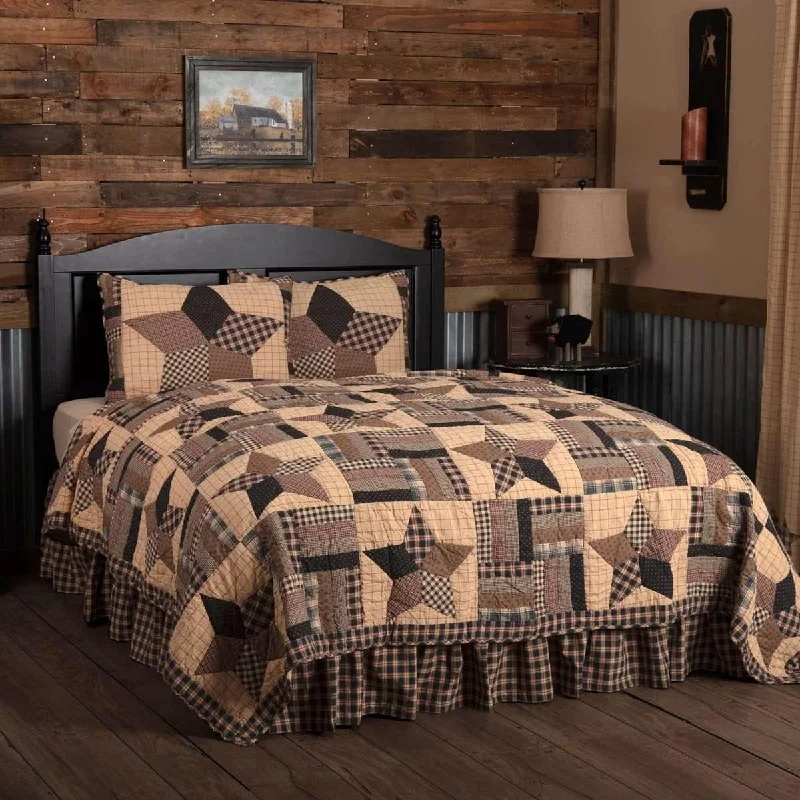 Bingham Star King Quilt Set; 1-Quilt 110Wx97L w/2 Shams 21x37 VHC Brands